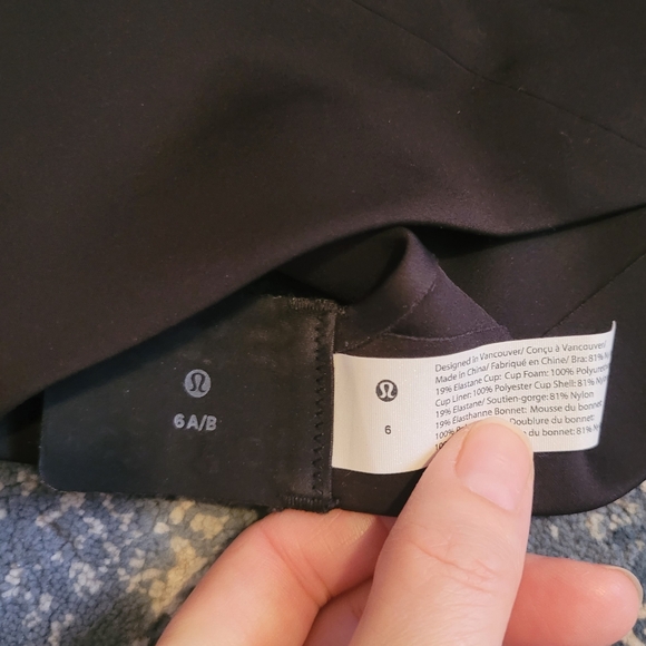 NWOT Lululemon Sports Bra - Picture 2 of 3